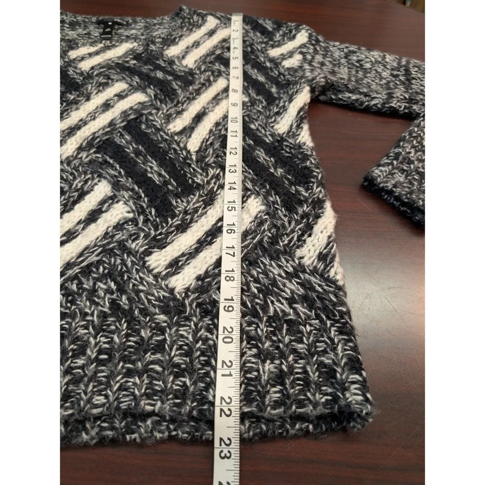 Aqua M Chunky Black And White Fuzzy Pullover Sweater